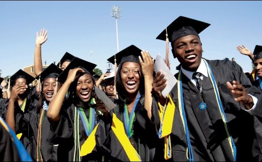 Negros são maioria pela primeira vez nas universidades, diz IBGE
