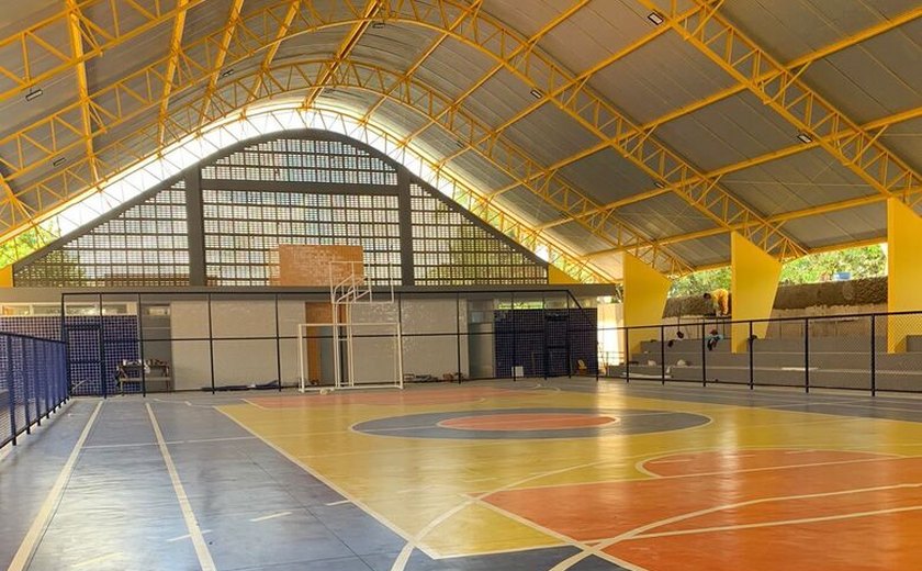Prefeitura constrói novos ginásios poliesportivos escolares beneficiando mais cinco comunidades
