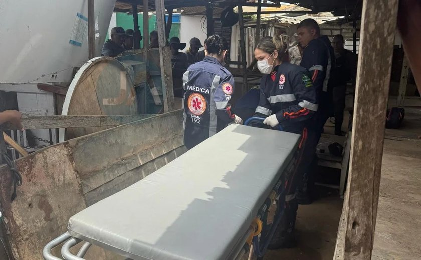 Dupla é alvo de atentado na Feira da Troca em Arapiraca