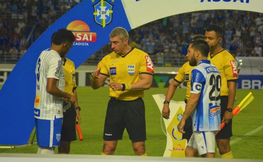 Anderson Daronco apita Fortaleza X CSA na Arena Castelão