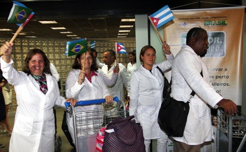 Programa Mais médicos: 51 cubanos chegam a Alagoas
