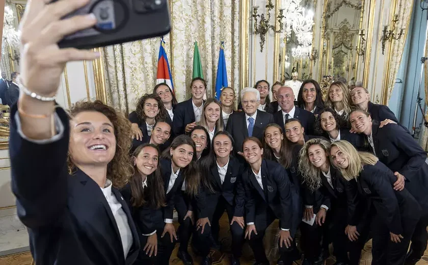 Seleção feminina da Itália encontra presidente após eliminação