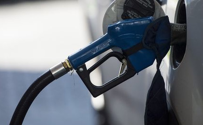 Aumento da gasolina terá impacto pequeno na inflação, diz ministro