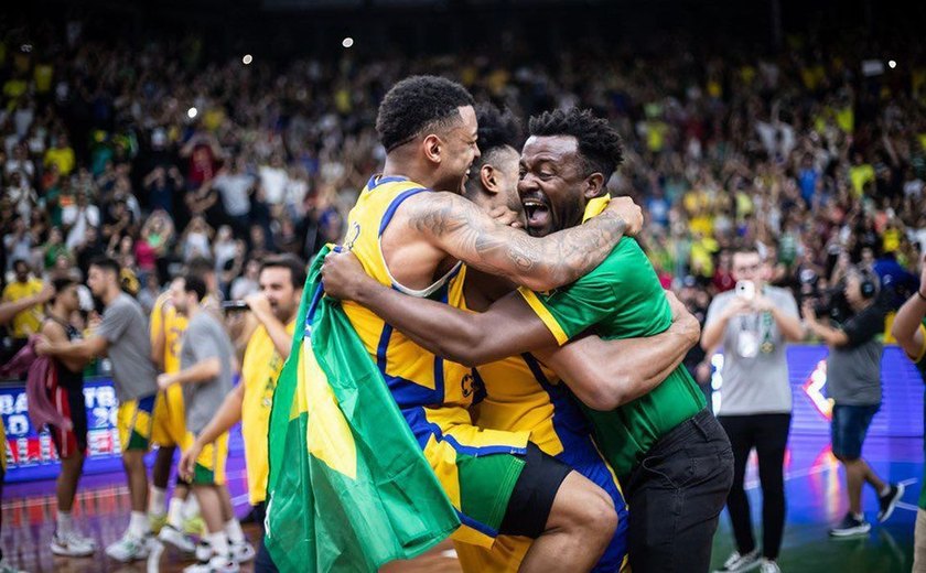 Brasil vence a Polônia em preparação para o Pré-Olímpico masculino de basquete