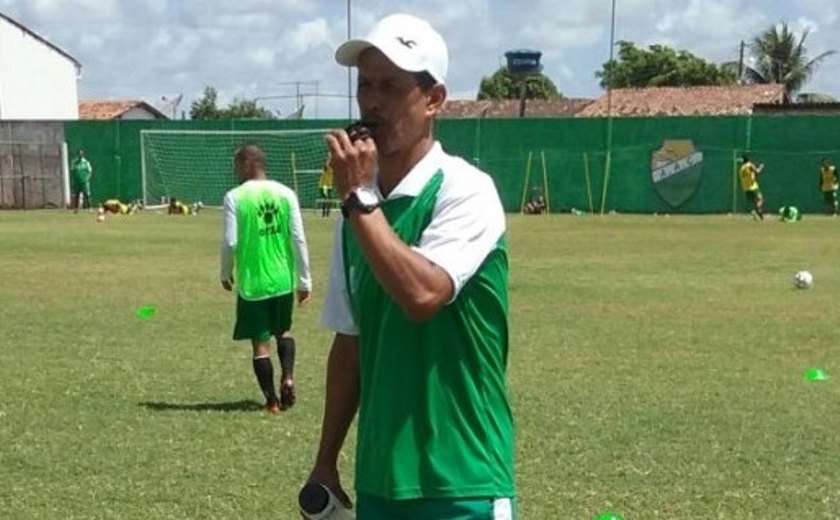 Coruripe dispensa técnico Lino e mais quatro jogadores