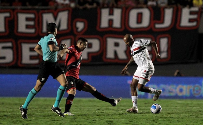 São Paulo e Atlético-GO fazem sondagens e atacante Derek pode deixar o Guarani em 2024