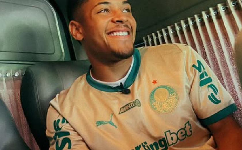 Vitor Roque chega a São Paulo, mas Palmeiras monta esquema para blindar reforço da torcida