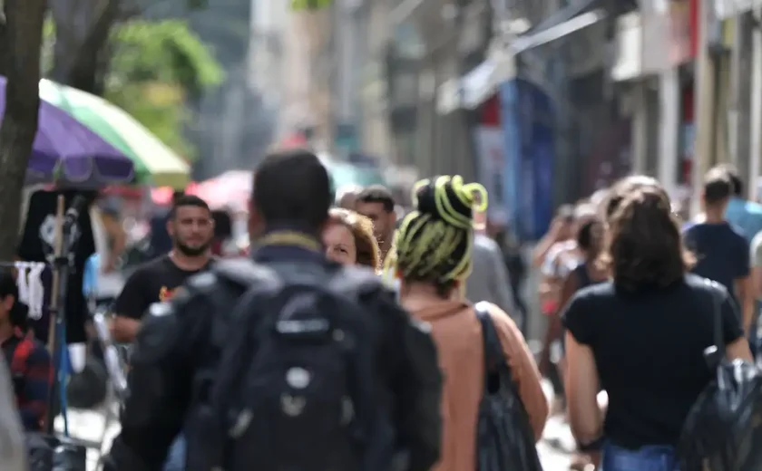 População desalentada sobe 4,8% em um trimestre e chega a 3,183 milhões em janeiro, diz IBGE