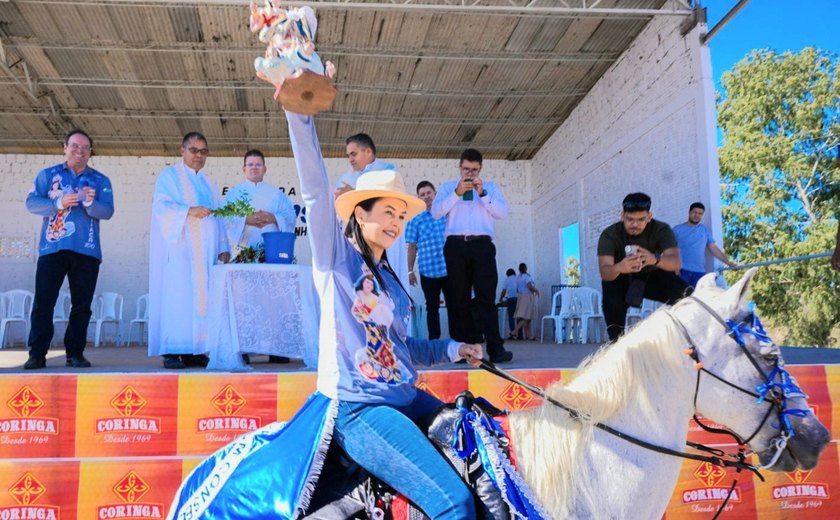 Prefeito Luciano acompanha missa campal na abertura da cavalgada da padroeira de Arapiraca