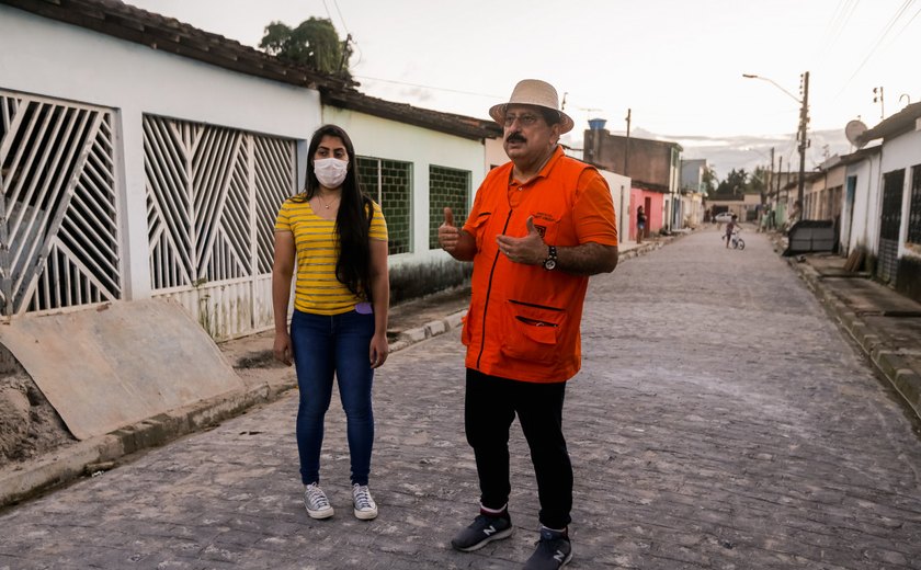 Secretária de Relações Institucionais, Gabriela Gonçalves e prefeito de Rio Largo visitam obras na região do Tabuleiro do Pinto