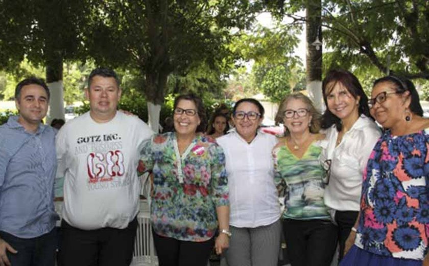 Arapiraca: Prefeita Célia Rocha comemora Dia do Professor junto com profissionais