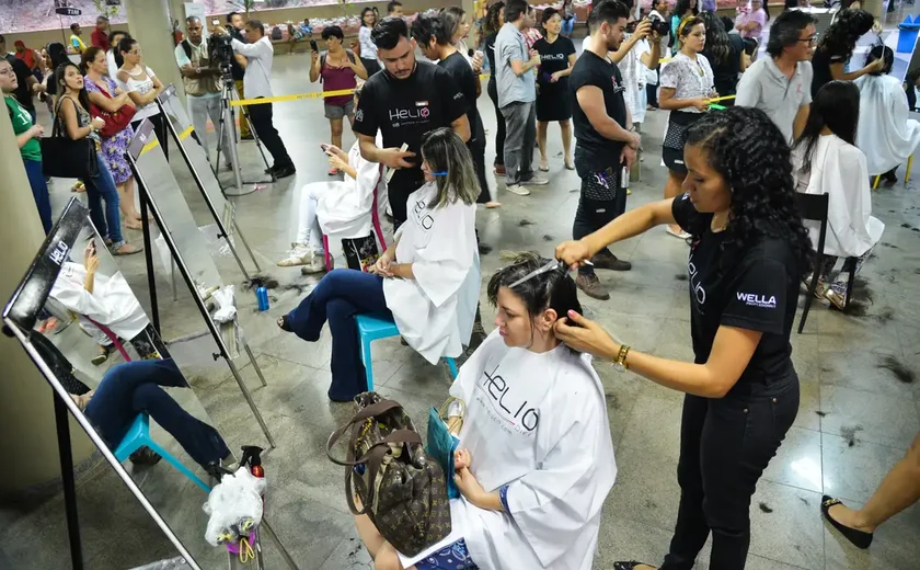 É realmente ruim dormir com o cabelo molhado?