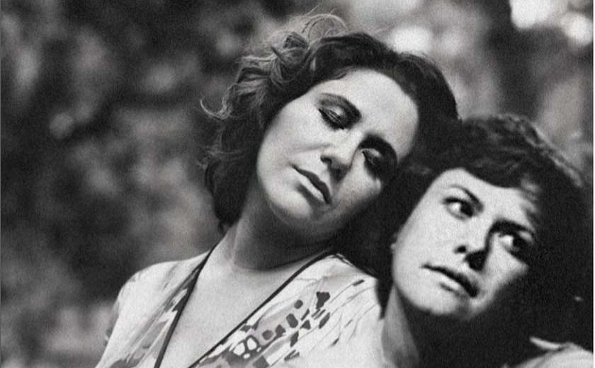 Nos 42 anos sem Elis Regina, Maria Rita posta montagem com a mãe: 'Nunca é fácil pra mim'