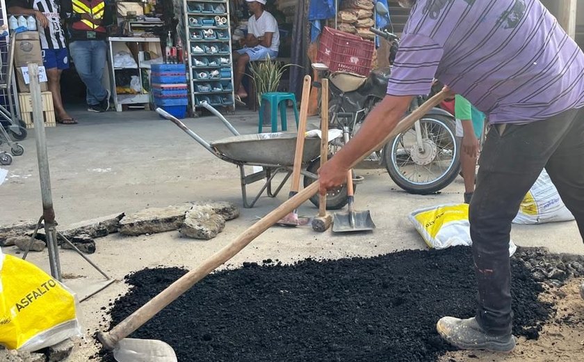 Prefeitura de Santana do Mundaú intensifica operação tapa-buracos com aquisição de asfalto frio