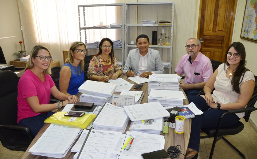 Prefeitura de Palmeira realizará compra inédita de móveis para a rede municipal de ensino público