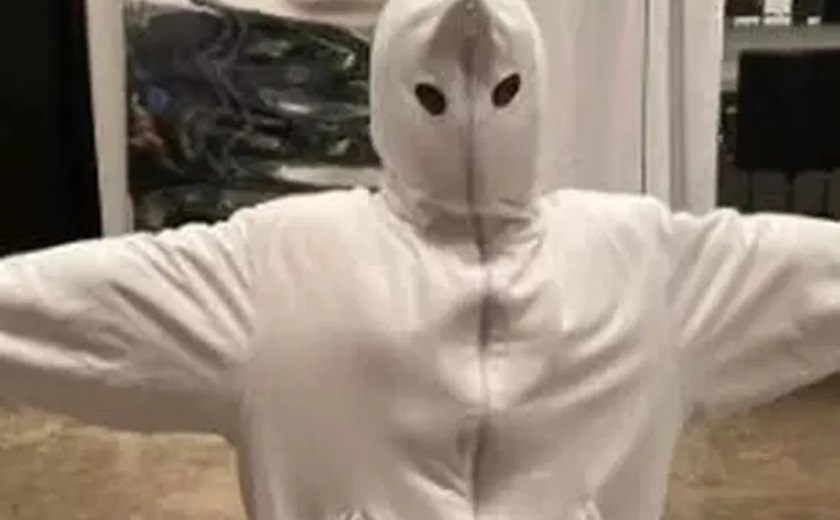 Kanye West enfurece fãs ao usar roupa da KKK para festa em Miami