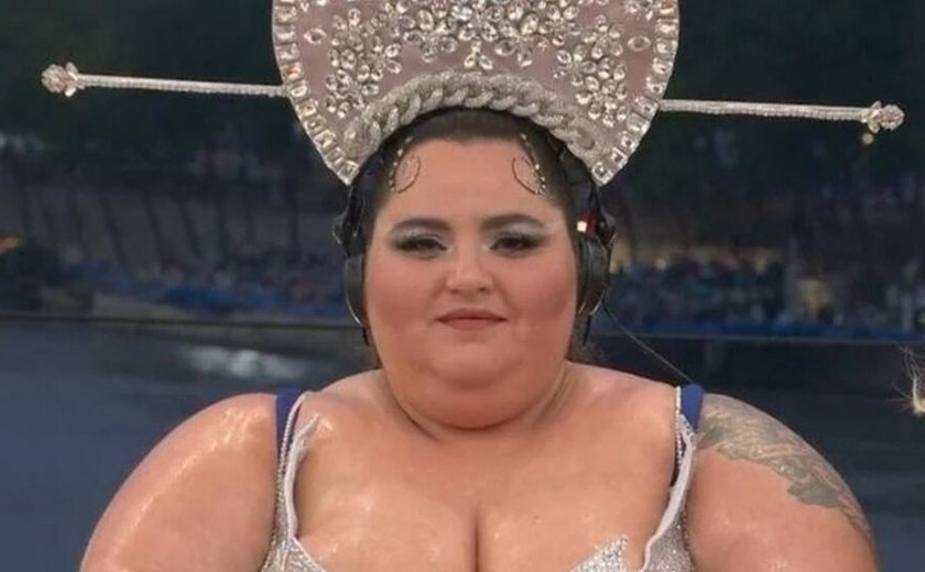 DJ francesa que participou de abertura dos jogos e que relata ameaças é conhecida por militância; saiba quem é