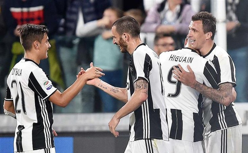 Juventus vence Milan e abre quatro pontos na liderança do Italiano