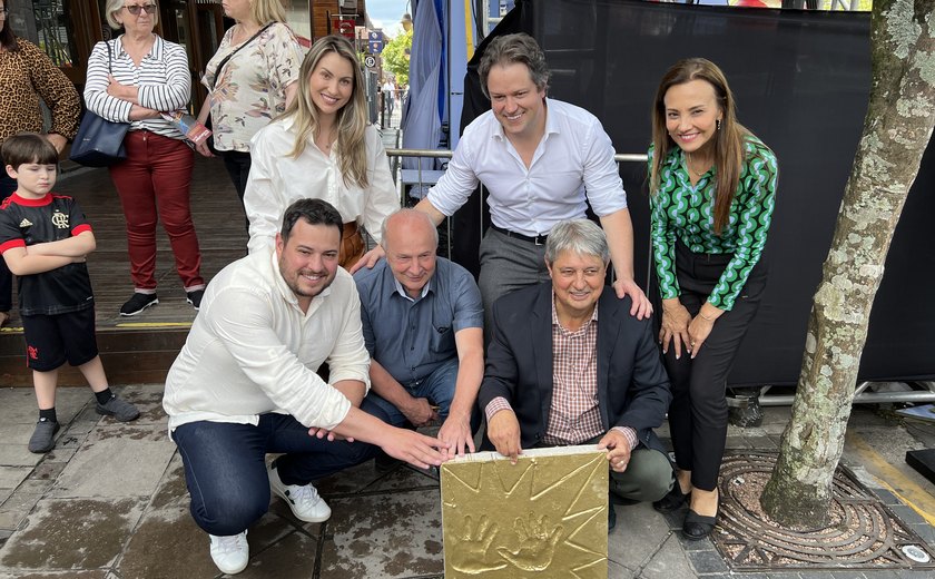 Calçada da Fama de Gramado tem novas placas instaladas