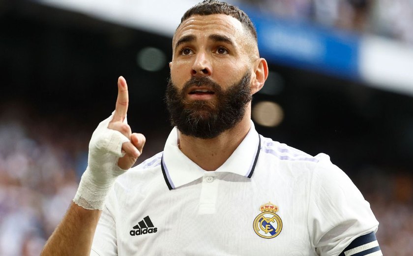 Benzema nega vínculo com grupo islâmico e estuda processar ministro francês que o acusou