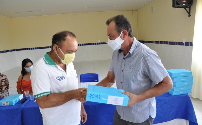 Saúde de Anadia entrega tablets para agentes comunitários e implanta Prontuário Eletrônico em todas as unidades