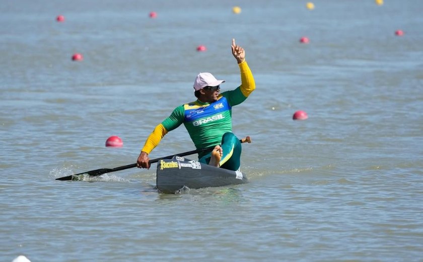 Isaquias Queiroz vence C1 500m na Copa do Mundo de canoagem na Hungria