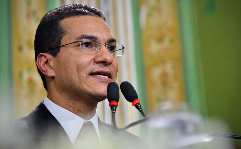 Presidente do PRB defende reformas política e tributária só para 2026