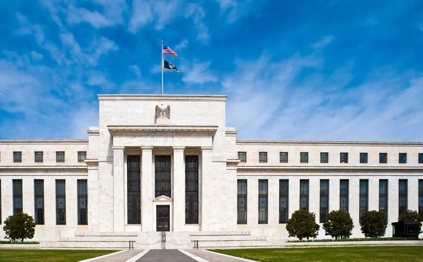 Nove dirigentes do Fed esperam reduções de 50 pb até fim do ano; sete esperam corte de 25 pb