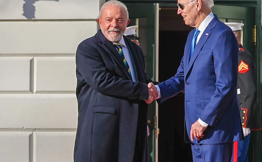 Em conversa, Lula cumprimenta Biden por 'magnânima decisão' de desistir de disputar a reeleição