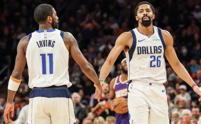 Dallas Mavericks vence Phoenix Suns em jogo que teve briga, soco e três expulsões na NBA