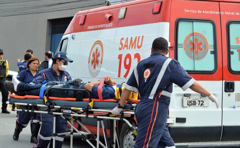 Samu resgata sete vítimas de capotamento de van na BR-104
