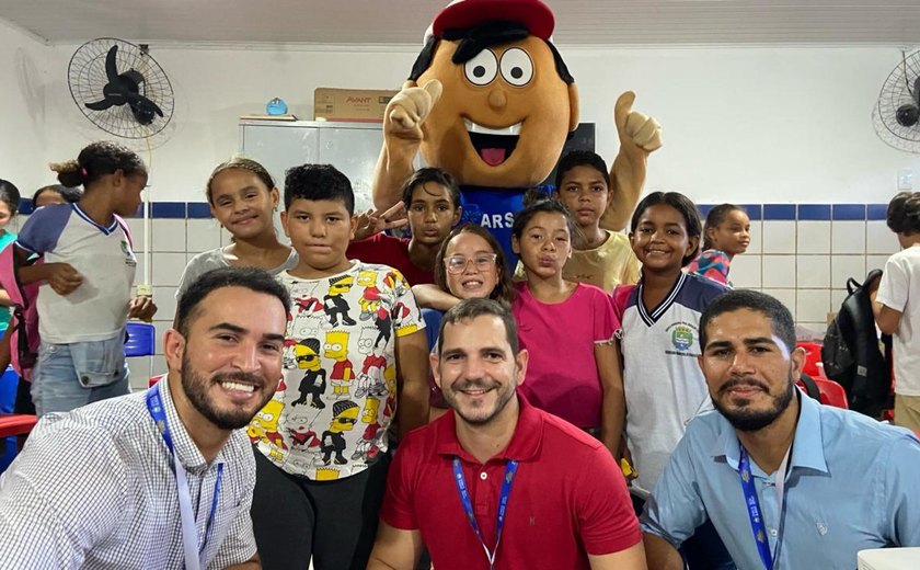 Arsal leva informações sobre saneamento a mais uma escola de Maceió