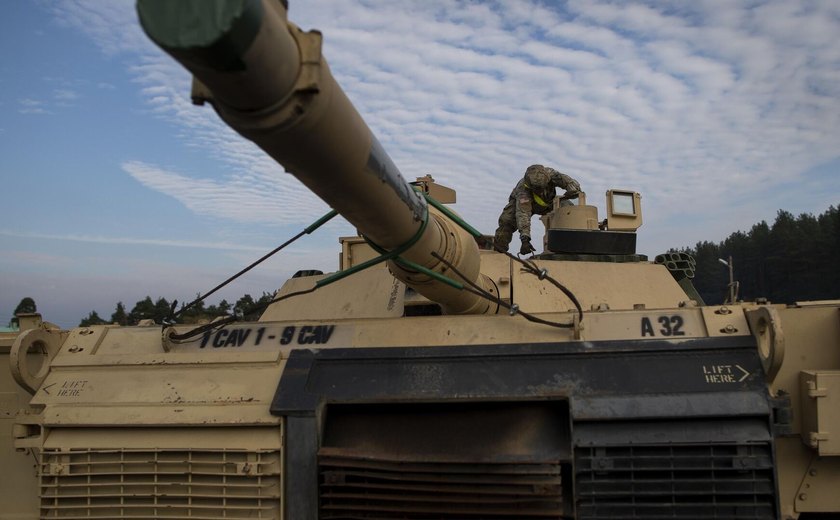 Novo tanque leve dos EUA M10 Booker pode ser pesado demais para pontes na Europa, diz portal