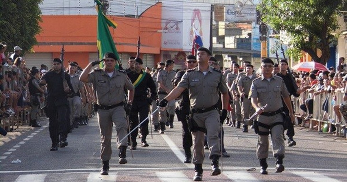 Batalh O De Pol Cia Militar Desfila Pela Emancipa O Pol Tica De