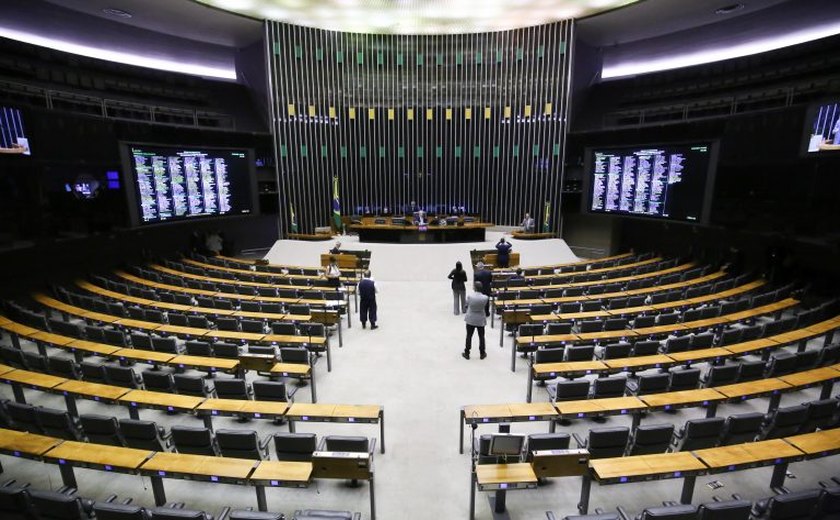 Deputados analisam projeto que cria adicional de remuneração para fiscais federais agropecuários; acompanhe