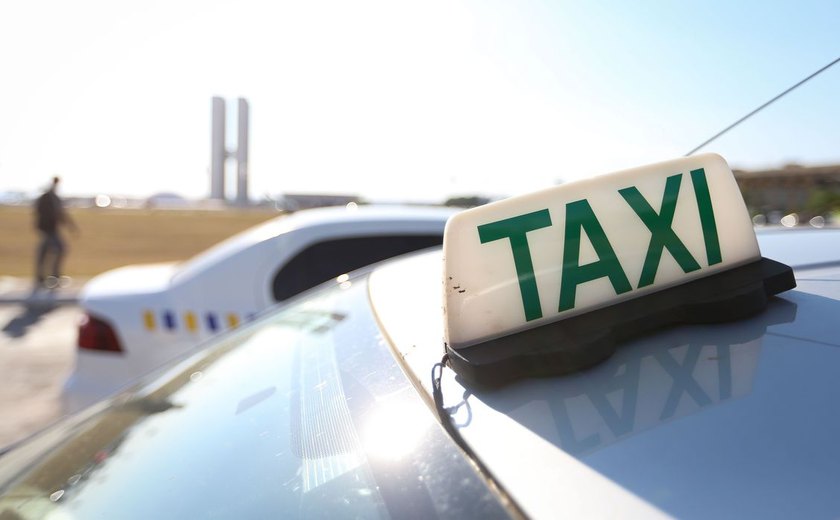 Fim da taxa de verificação de taxímetros beneficiará 300 mil taxistas