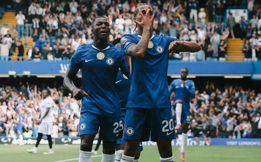 João Pedro marca e Estêvão sai aplaudido de pé em triunfo do Chelsea sobre o Fulham