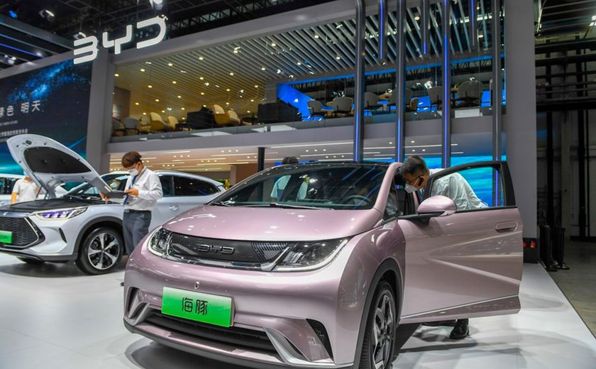 BYD despenca quase 9% em Hong Kong e arrasta pares após retomada de guerra de preços na China