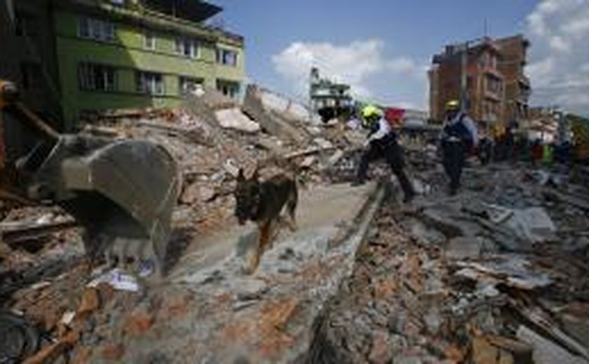 Novo terremoto no Nepal mata pelo menos 24 pessoas
