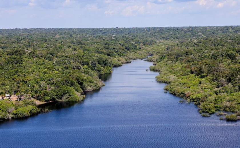 Missionários usam drones, promovem sua fé entre tribos da Amazônia, desafiando lei brasileira (FOTOS)