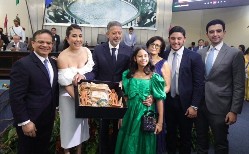 Assembleia homenageia Arthur Lira com a mais alta honraria da Casa