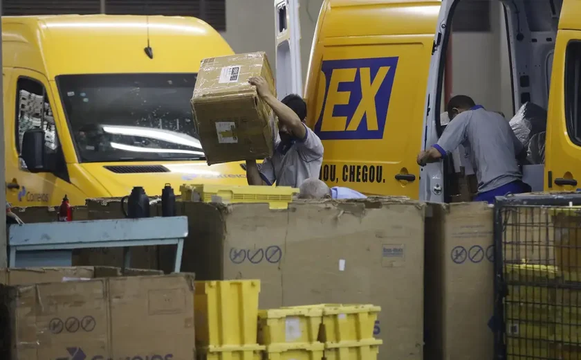 Correios suspendem recebimento de roupas doadas ao Rio Grande do Sul