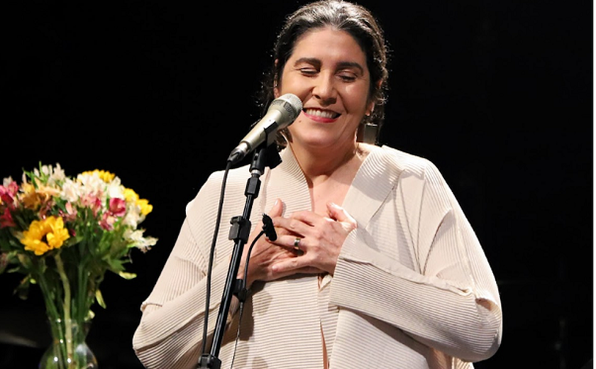 Mônica Salmaso lança álbum ao vivo “Minha Casa”