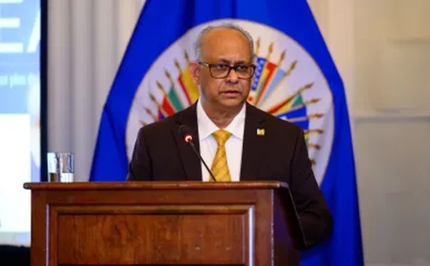 OEA elege chanceler do Suriname Albert Ramdin como secretário-geral
