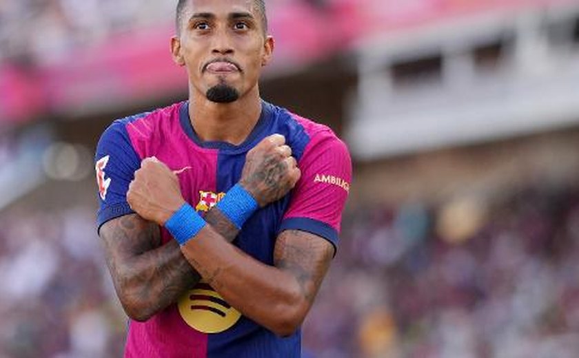 Com hat-trick de Raphinha, Barcelona faz 7 a 0 no Valladolid e dispara na ponta do Espanhol