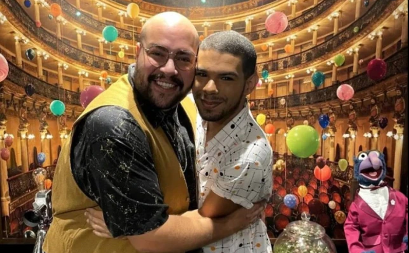 ‘BBB 22’: Abravanel cumpre promessa e leva Vyni para assistir a musical