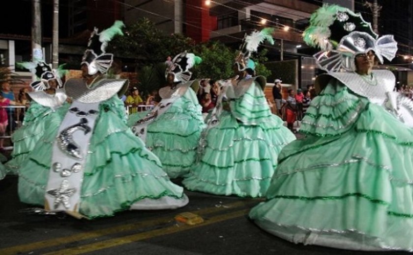 Com o tema dos 200 anos de Emancipação, escolas de samba desfilam hoje à noite