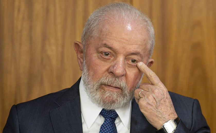 Lula conversa com emir do Catar sobre liberação de brasileiros em Gaza