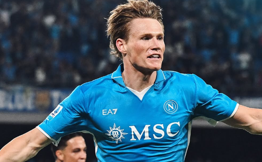 Napoli bate Cagliari com golaços e ergue 4º título do Italiano com um ponto a mais que a Inter