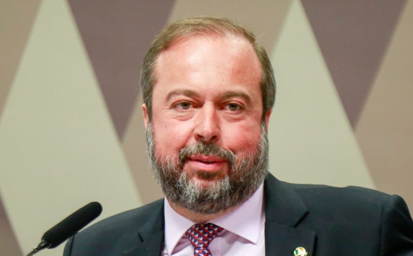 Ministro diz que ameaça de intervir na Aneel é cobrança por 'efetividade'